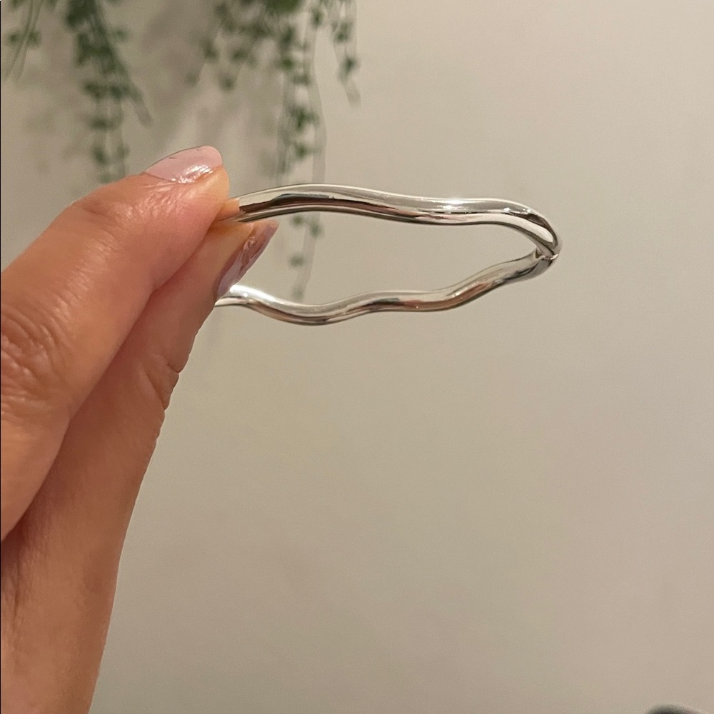 House of Harlow polished Silver Wavy Bangle Bracelet - Picture 2 of 5